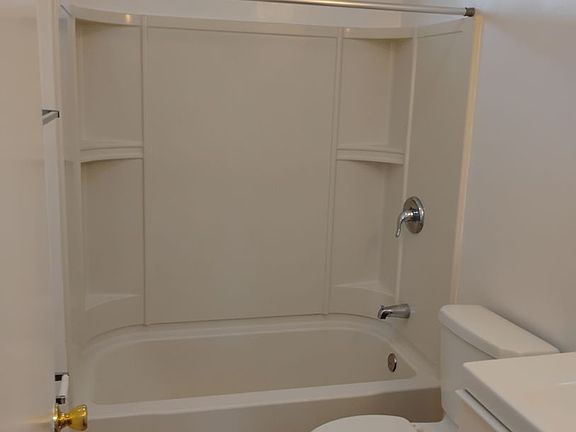 5th image of 917 N Cedar St APT 4