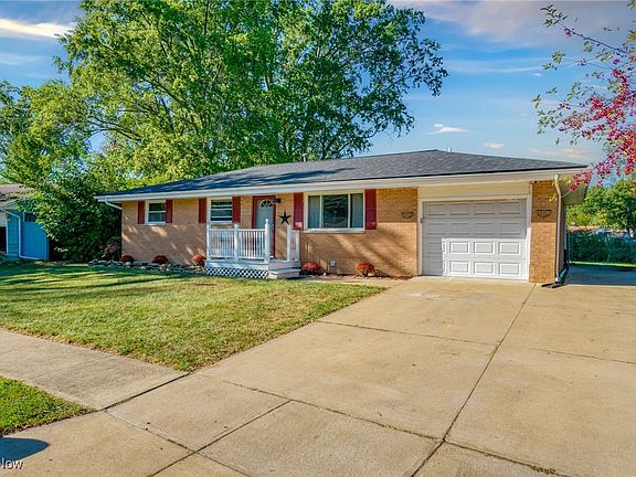 2nd image of 4762 Hollyview Dr