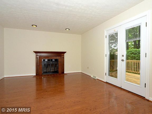 Family Room w/ fireplace
