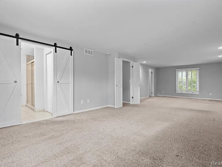 5476 Van Ness Dr — Photo 26