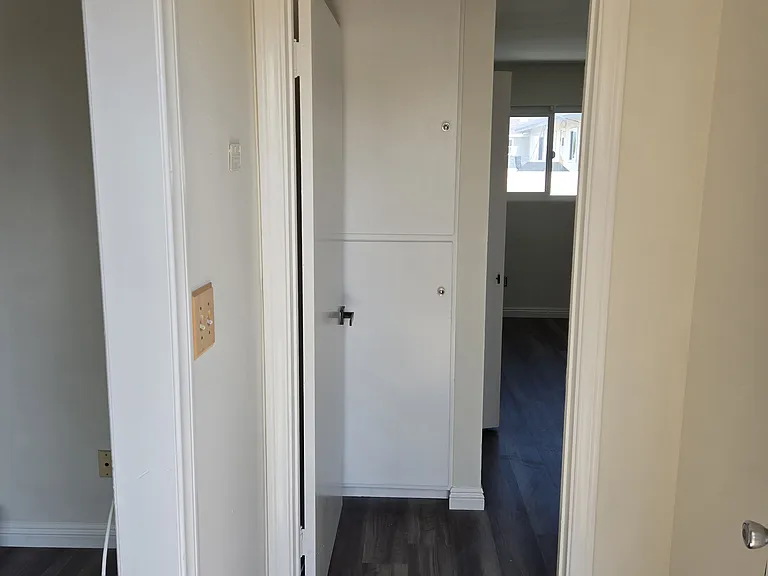367 E 18th St #6 — Photo 3