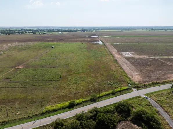 1125 Bell Rd S, Iowa Park, TX 76367