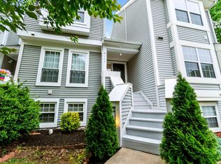 6111 Stonepath Cir, Centreville, VA 20120