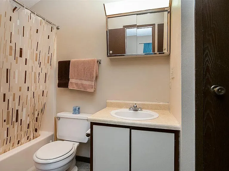 2420 Bittersweet Ct — Photo 6