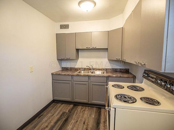 5th image of 222 16th St S APT 2