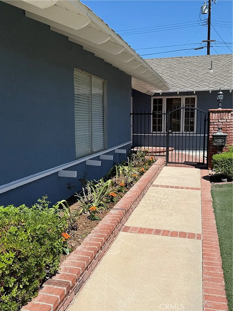 4 bed, 1700 sqft, $4,500 — Photo 4