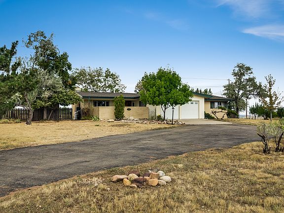 3rd image of 1135 Crestmoor Dr
