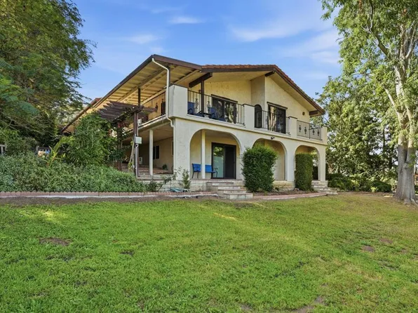 2909 Harris Dr, Vista, CA 92084