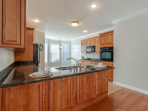 5th image of 19 Townsend Way