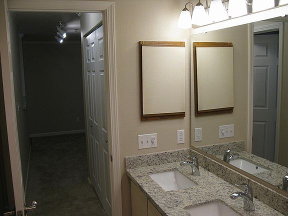 double sinks in bathroom