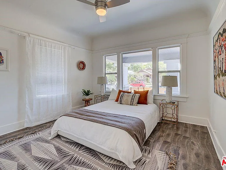 3871 S Hobart Blvd — Photo 16