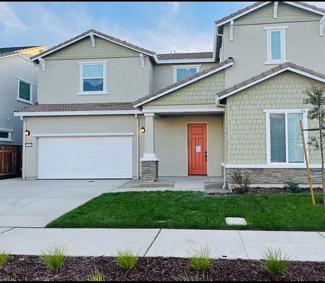 6 bed, 3300 sqft, $3,799 — Photo 1