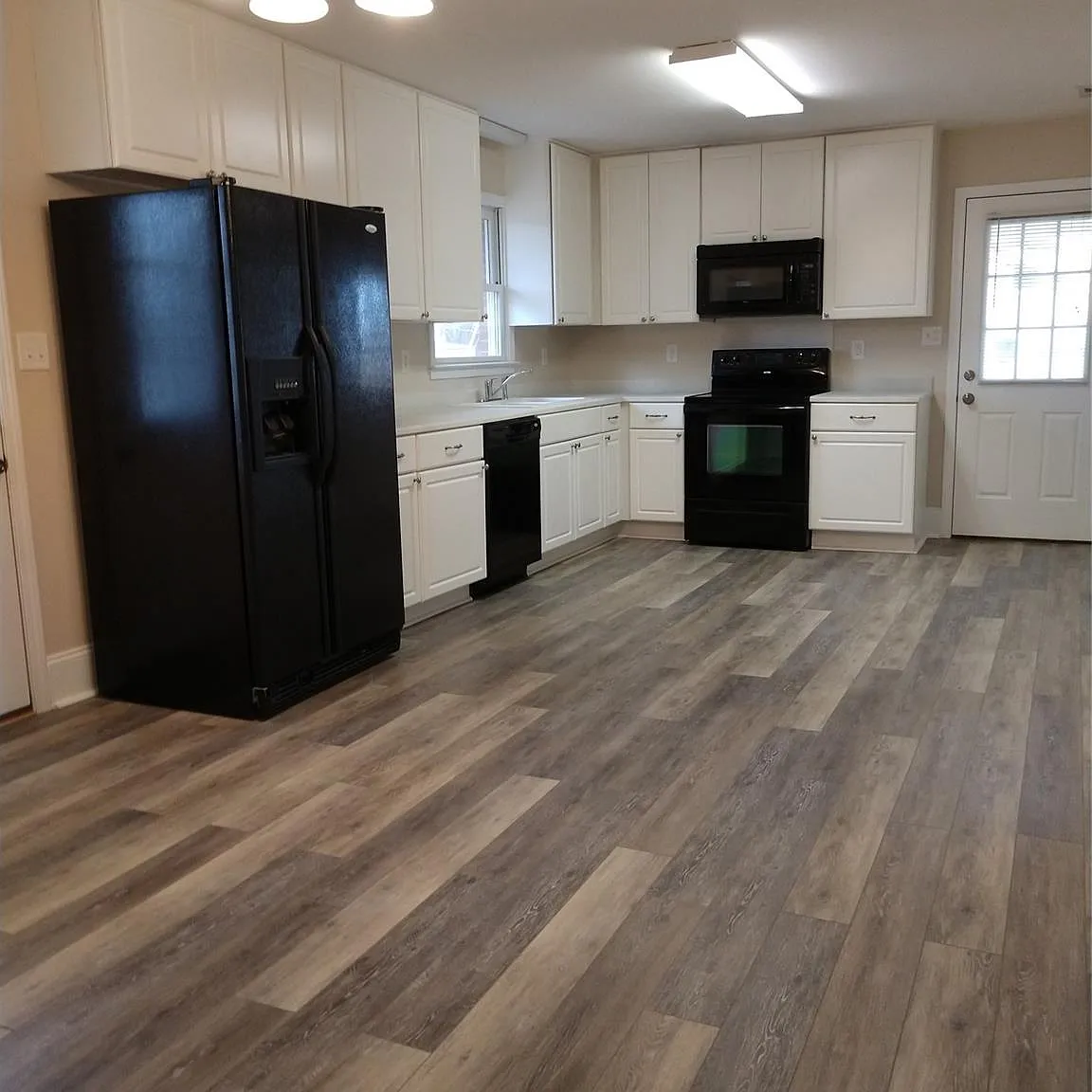 3 bed, 2.0 bath, 1305 sqft, $1,995 — Photo 3