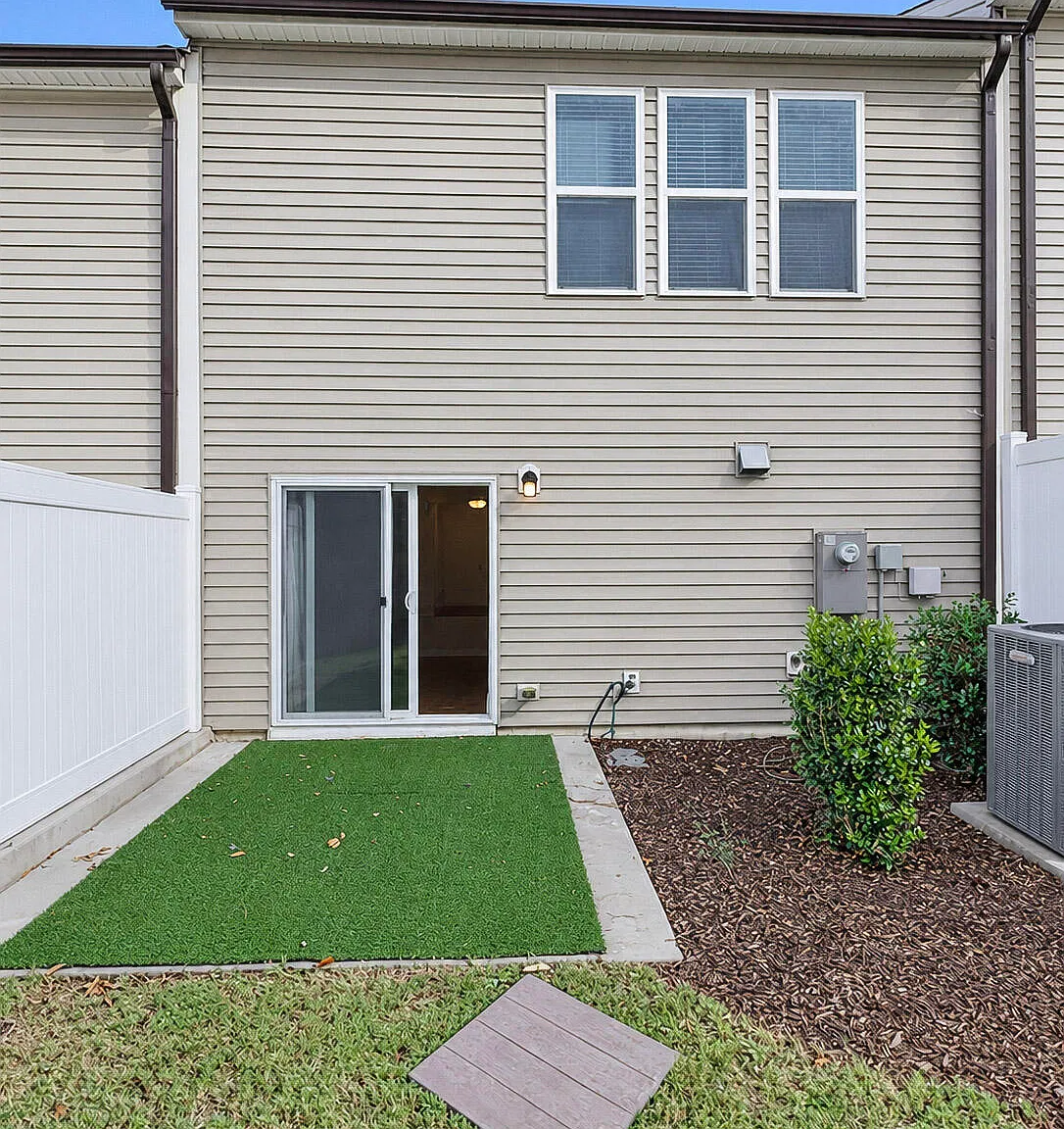 3 bed, 2.5 bath, $1,995 — Photo 3