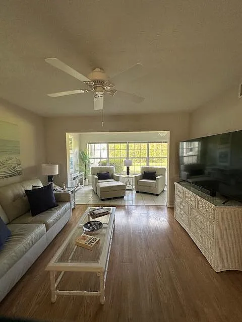 2 bed, 2.0 bath, 1200 sqft, $2,000 — Photo 3