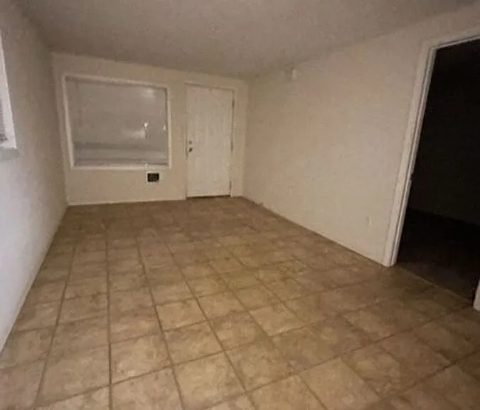 633 Airway Ave — Photo 2