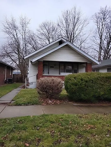 614 N Chester Ave Photo 1