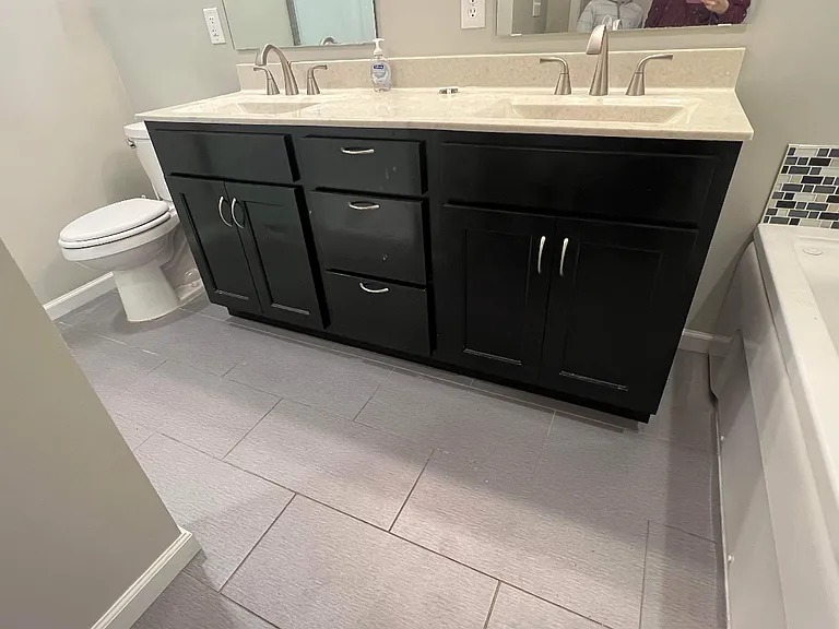 Primary bathroom - Double sink vanity