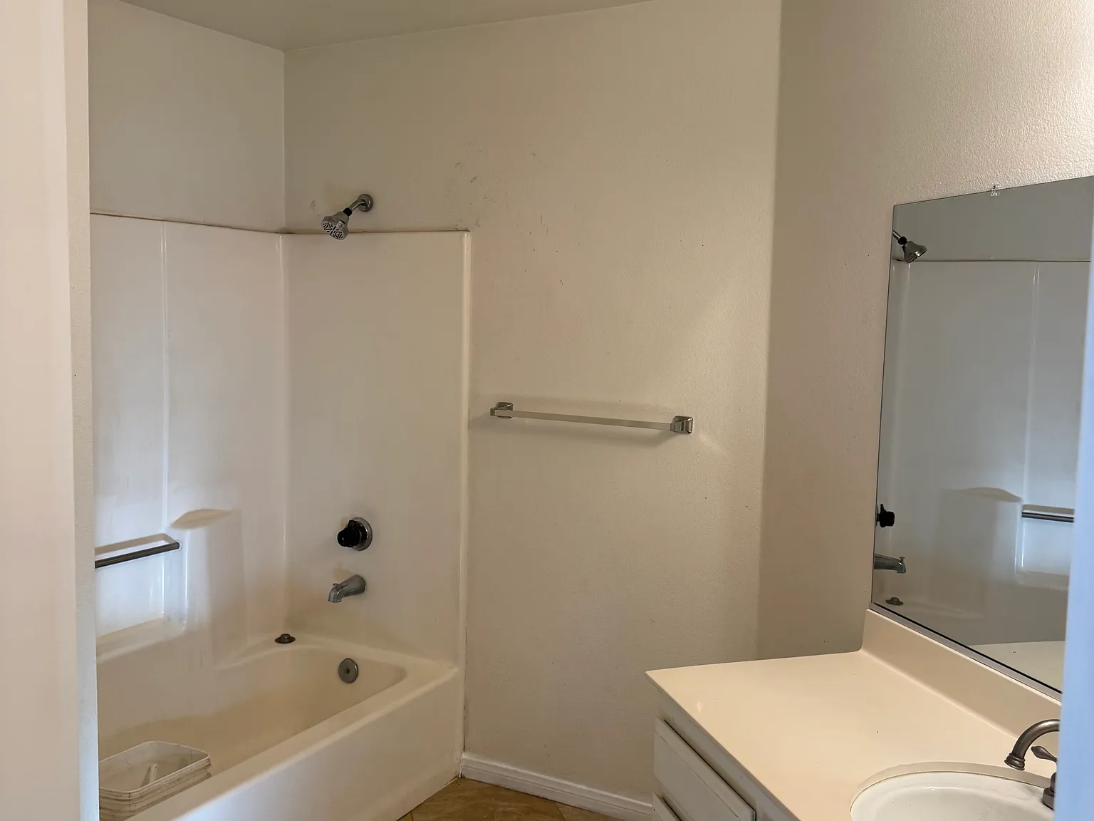 4 bed, 1743 sqft, $2,700 — Photo 4