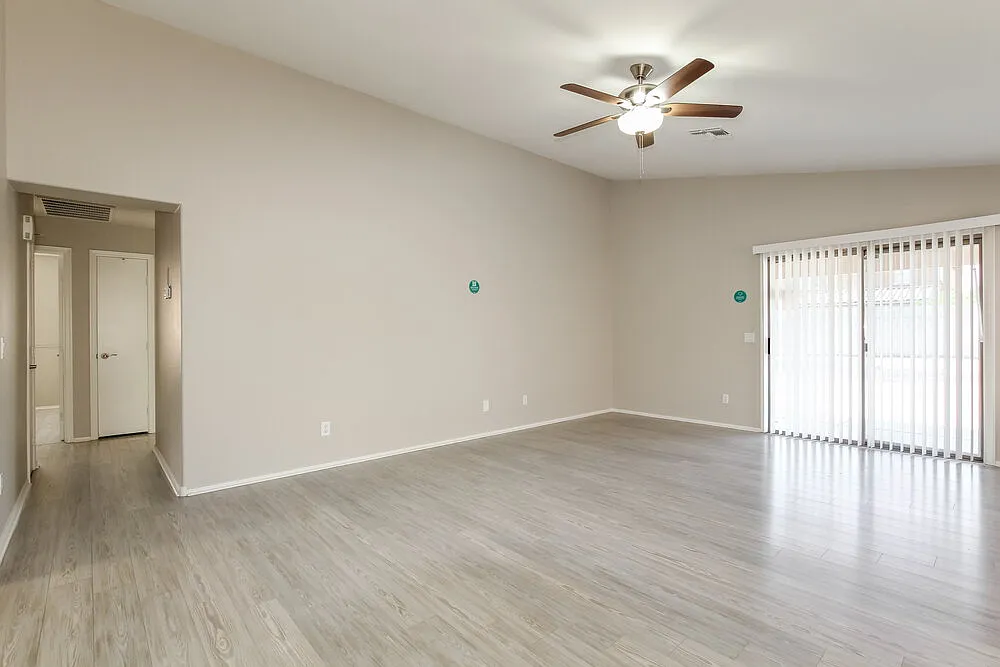 3 bed, 2.0 bath, 1414 sqft, $2,280 — Photo 3
