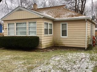 1540 Parkway Dr, Waterford, MI 48328