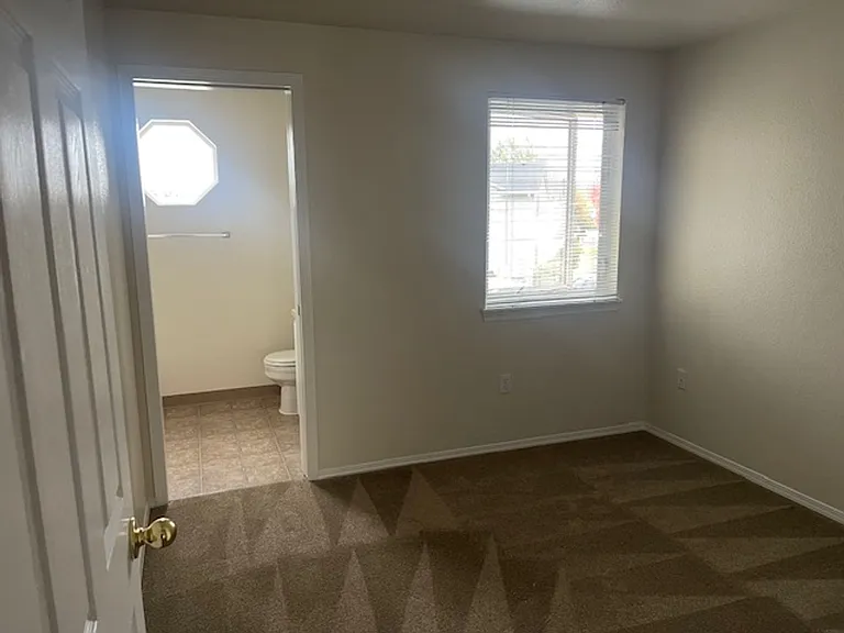 167-Triple Crown Apts — Photo 13