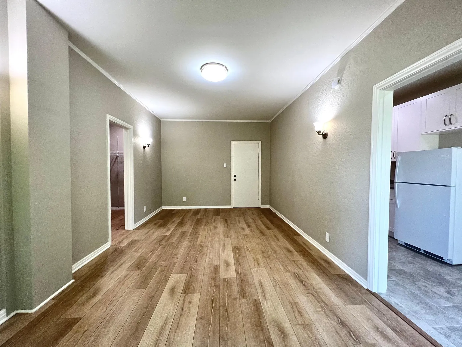 Studio, 400 sqft, $1,600 — Photo 4