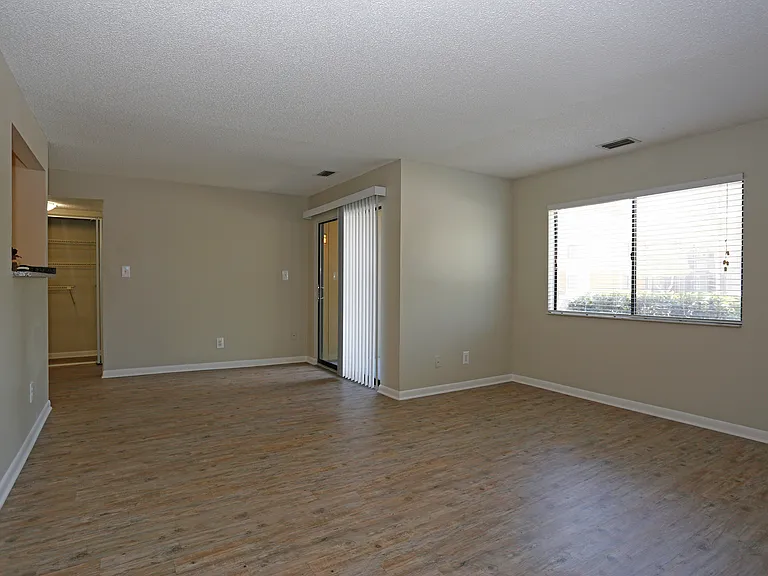 One Bedroom From Entry Pearl A and B