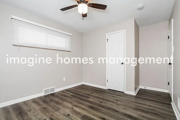 2701 Sandhurst Dr — Photo 11