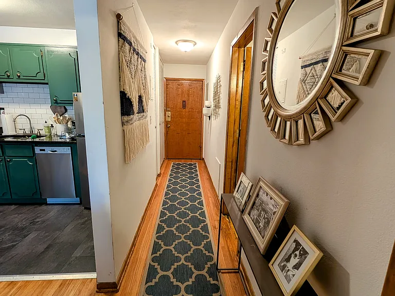 Lexington Court Apartments — Photo 16