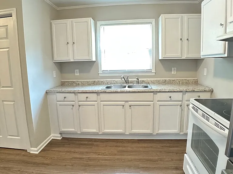1806 Alpine Dr — Photo 9