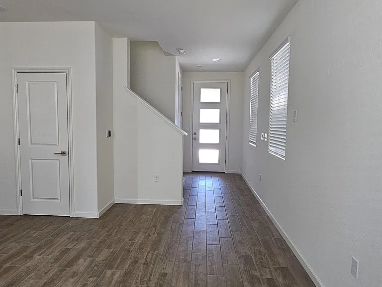 1539 Foxhill Ln — Photo 13