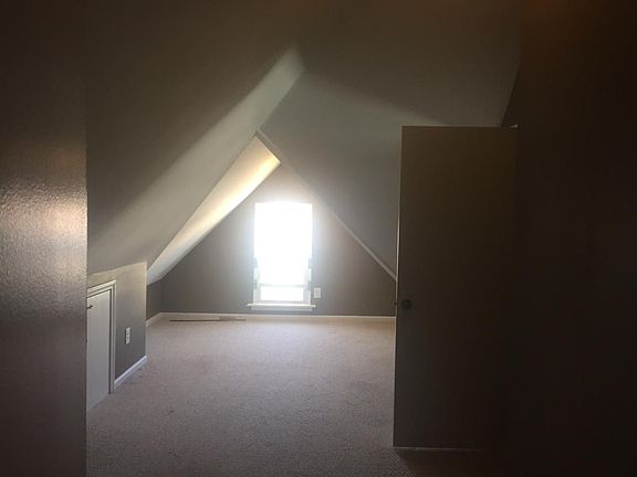 3rd Floor - Unique Bedroom!