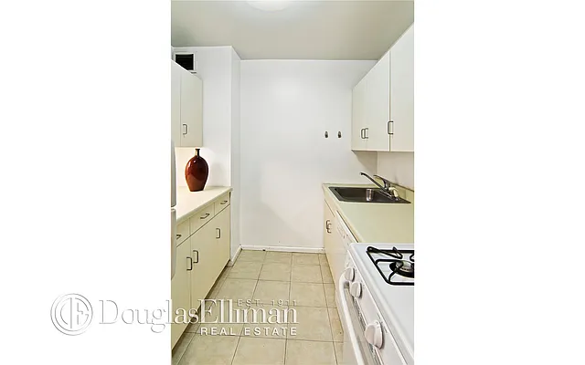 Rented by Douglas Elliman | media 20