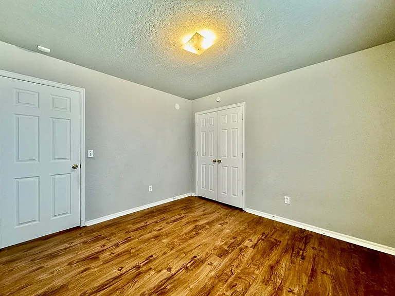 633 NW 121st St — Photo 3