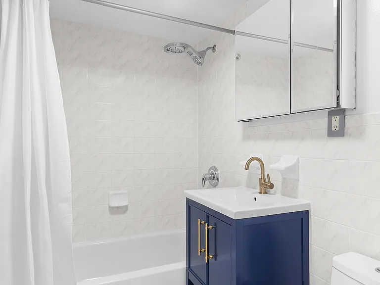 629 Warren St #1 — Photo 5