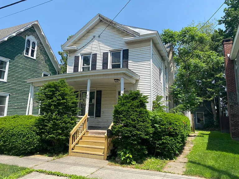 60 Center St — Photo 3