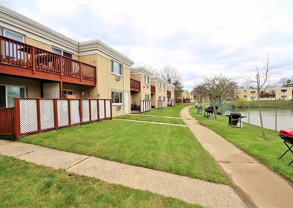 2nd image of 6 Lake Ave APT 7A