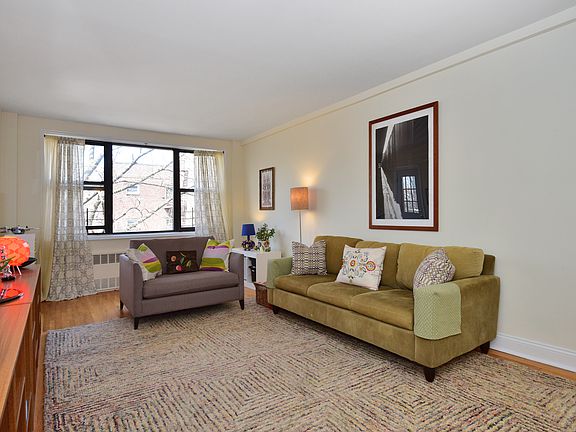 2nd image of 629 Kappock St #6D