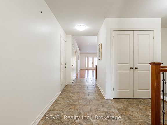 4th image of 23 Myrtle Ave