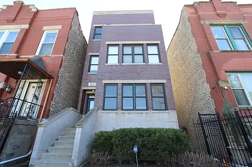 2425 W Arthington St #1 Photo 1