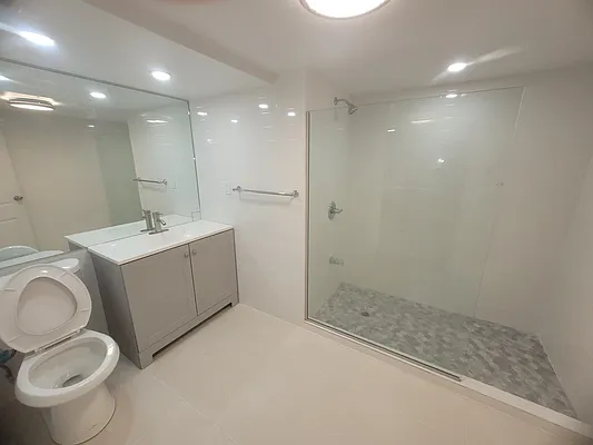 Rented by Halvatzis Realty | media 6