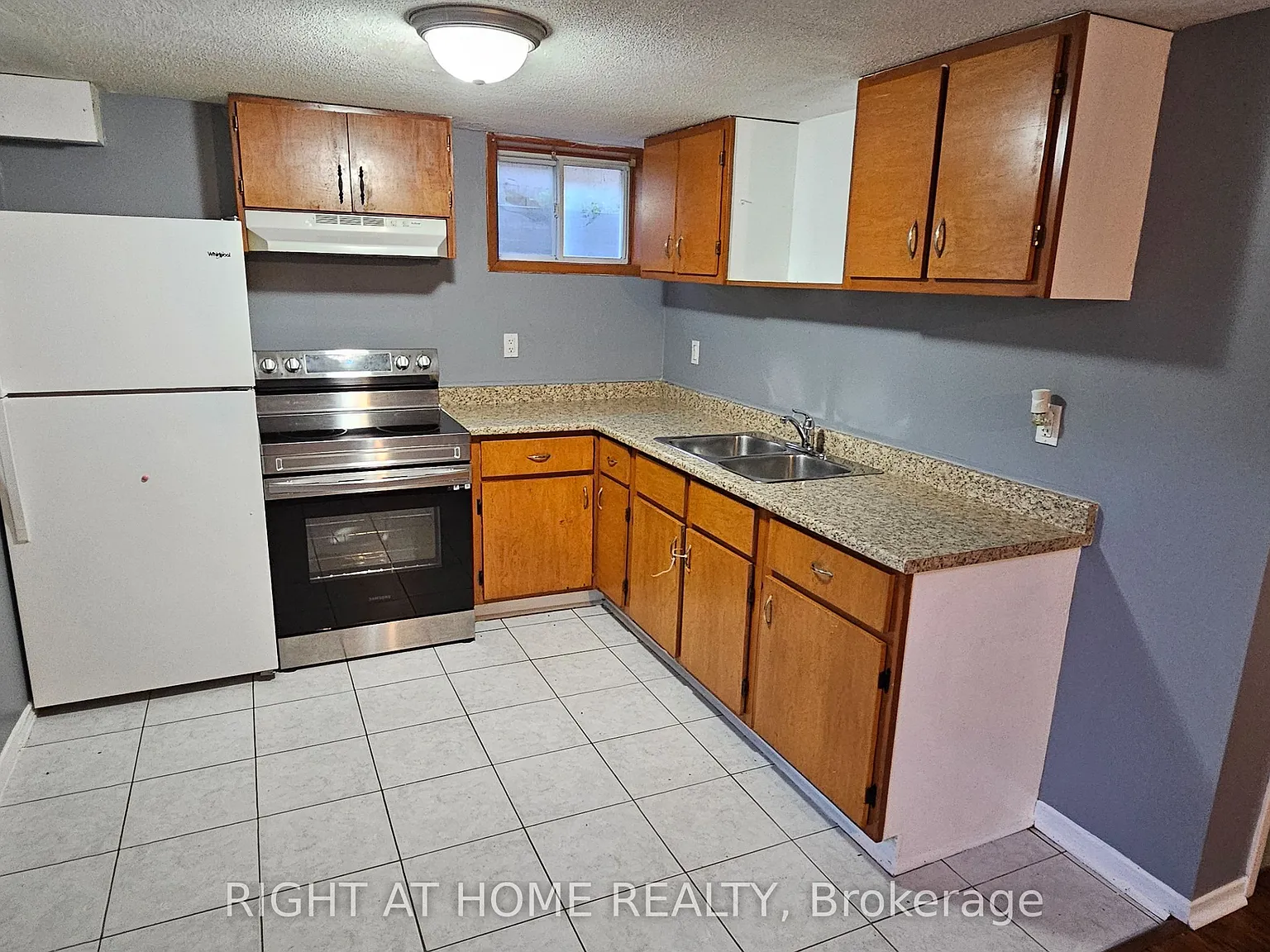 3 bed, $2,200 — Photo 2