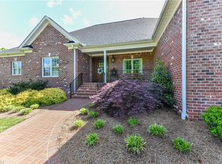 7410 Felloes Ct, Oak Ridge, NC 27310