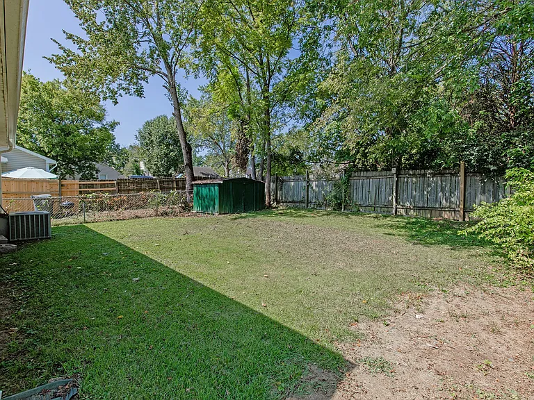 857 Heritage Cir — Photo 32