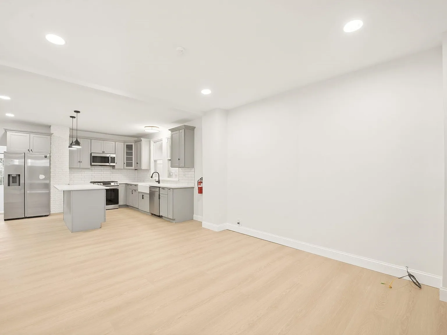 2 bed, 4.5 bath, $3,400 — Photo 2