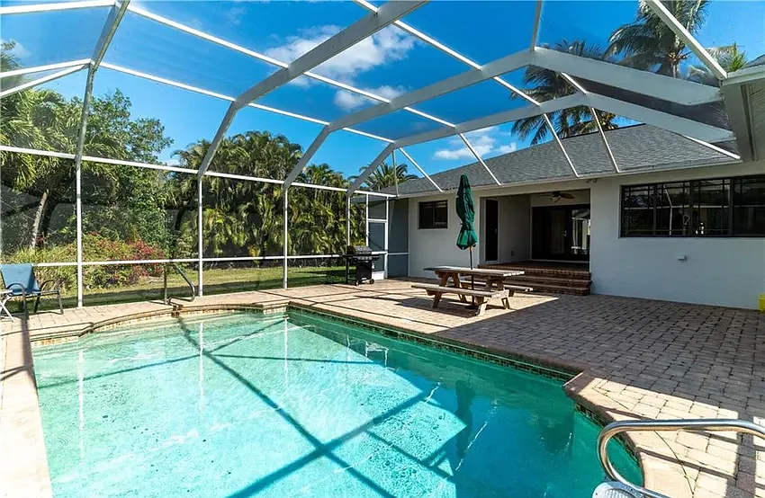 5 bed, 2585 sqft, $3,700 — Photo 2