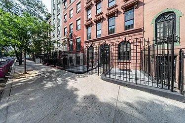 47 Saint Mark&#39;s Place in East Village