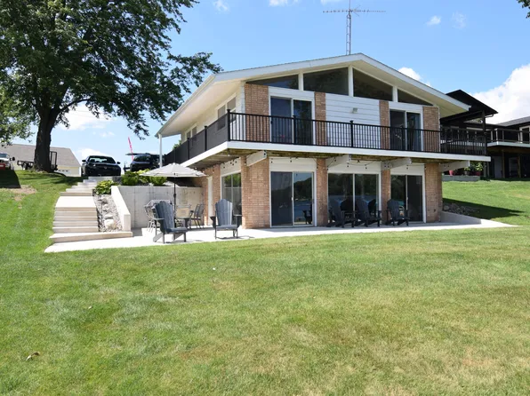 223 Lake Shore Dr, Coldwater, MI 49036