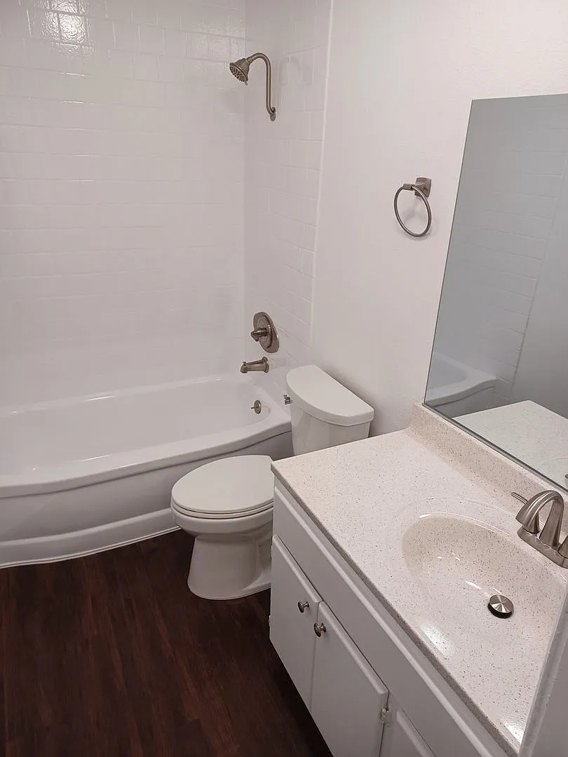 9th Street Apartments — Photo 2